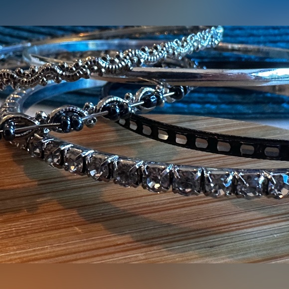 Bangle bracelet set - Picture 4 of 4